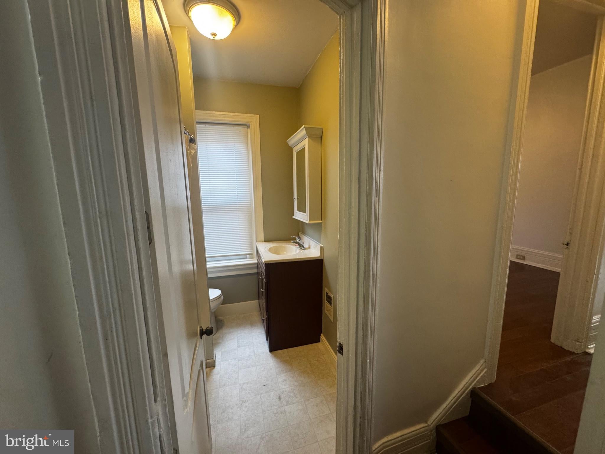 2140 N VAN PELT