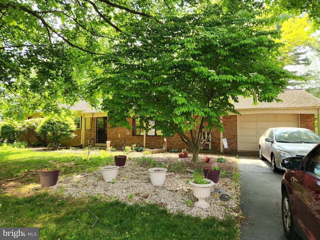 Photo of 5029 MARTIN DR, EAST PETERSBURG, PA 17520 (MLS # PALA2037100)