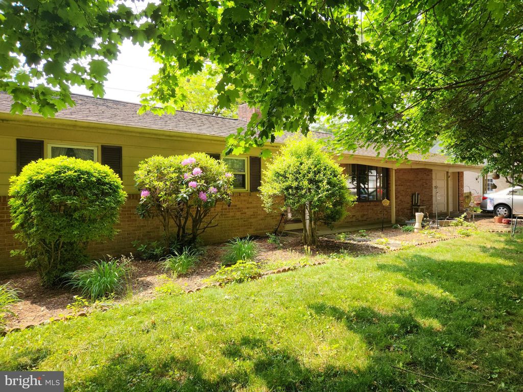 Photo of 5029 MARTIN DR, EAST PETERSBURG, PA 17520 (MLS # PALA2037100)