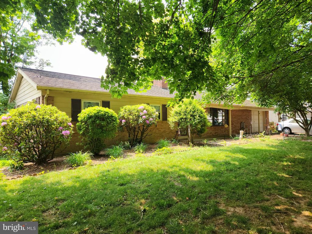 Photo of 5029 MARTIN DR, EAST PETERSBURG, PA 17520 (MLS # PALA2037100)