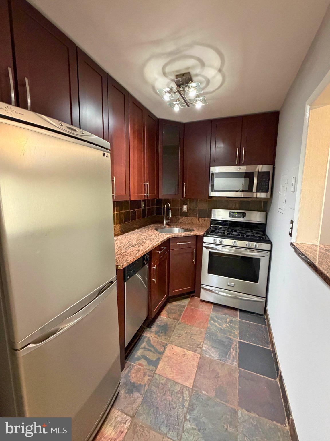 6001 ARLINGTON BOULEVARD 207