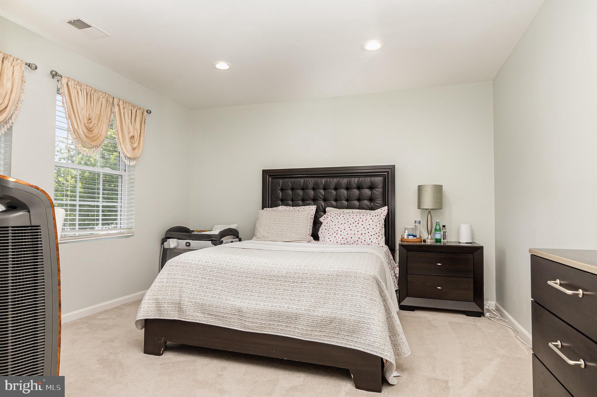 ASHTON VALLEY - Residential