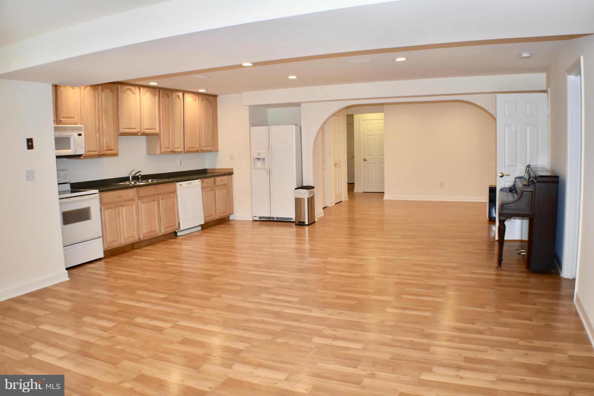 CEDAR RUN ESTS - Residential Lease