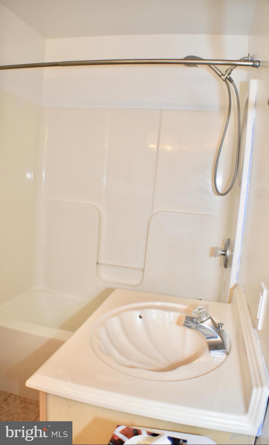 CEDAR RUN ESTS - Residential Lease