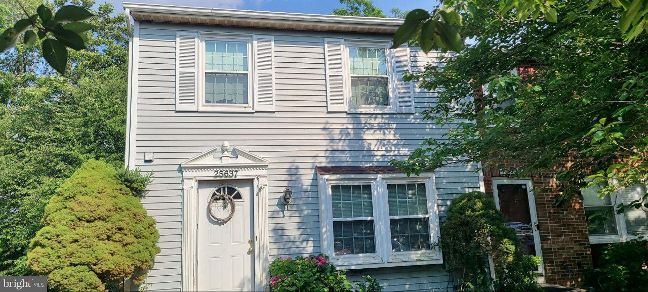 Spacious end-unit townhome located in sought-after Damascus Manor. Featuring 3 bedrooms and 2.5 baths, this home offers a great layout and solid bones. While not updated, it’s a fantastic opportunity for buyers ready to invest some TLC and create their dream space. Ideal for investors or those looking to build equity with cosmetic upgrades.
Please be advised that the property currently has no lighting and is missing railings in certain areas. For safety reasons, we require a signed Hold Harmless Agreement before any showings can be scheduled.