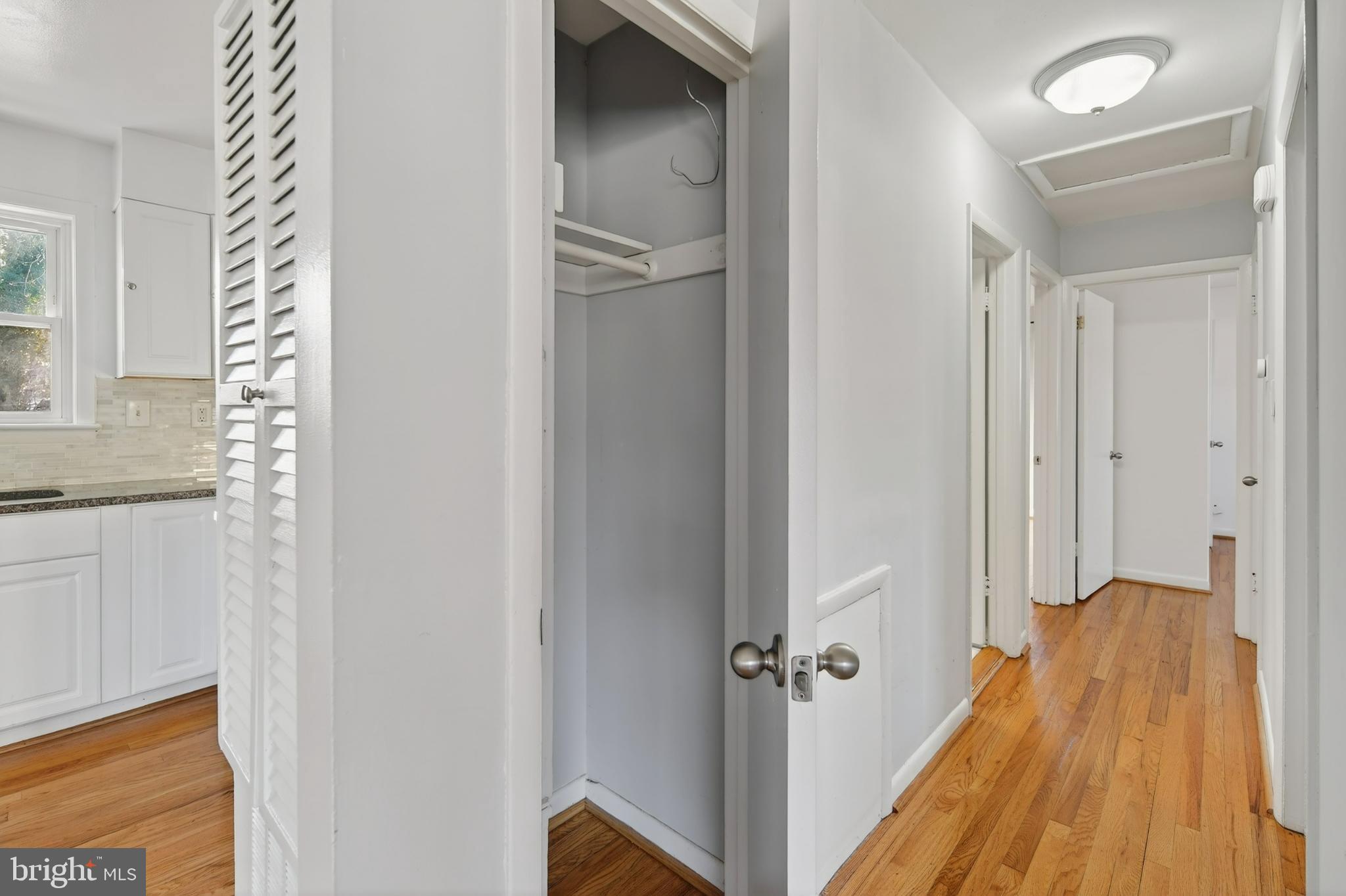 LINDA KNOLLS - Residential