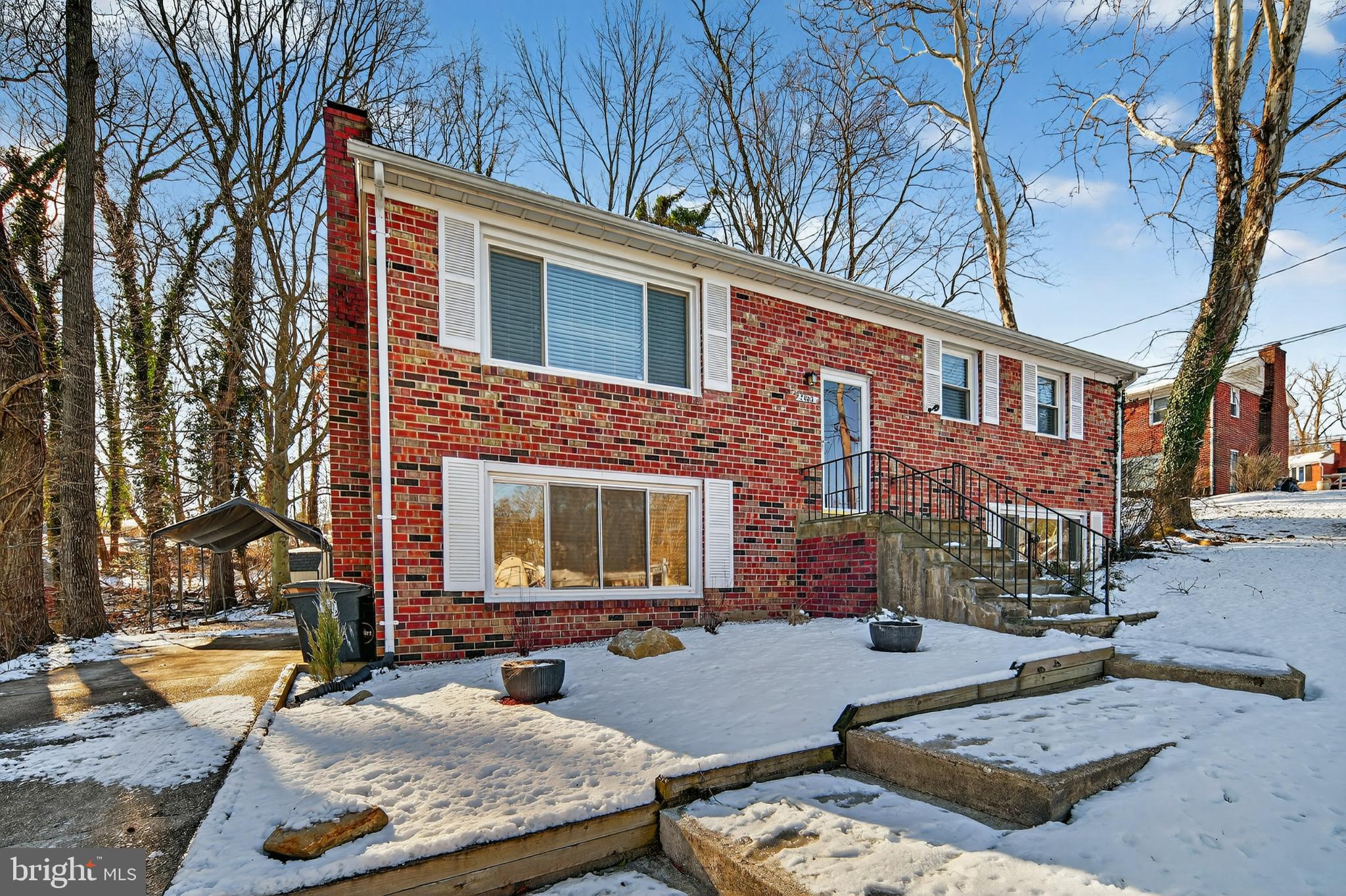 LINDA KNOLLS - Residential