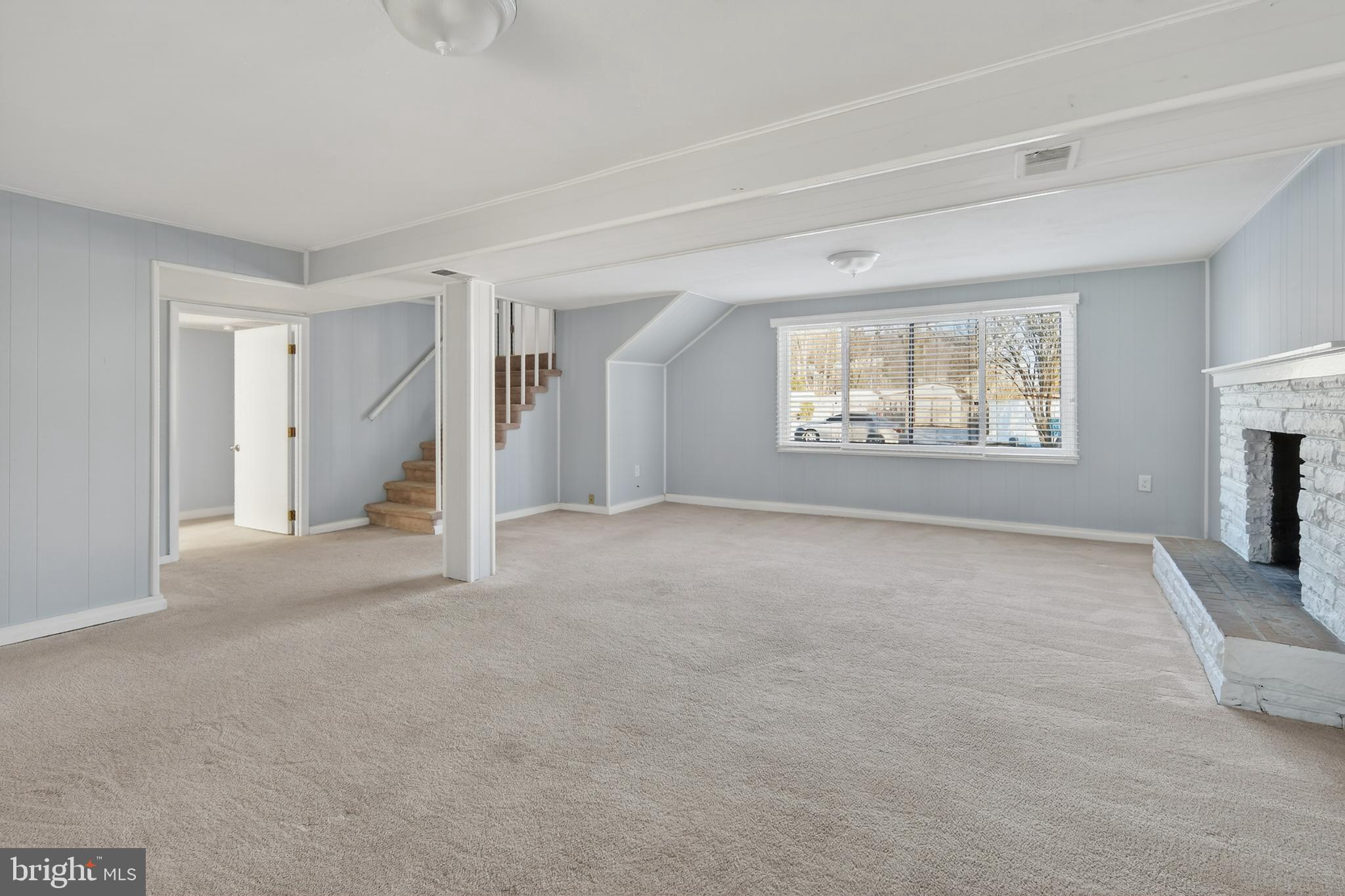 LINDA KNOLLS - Residential