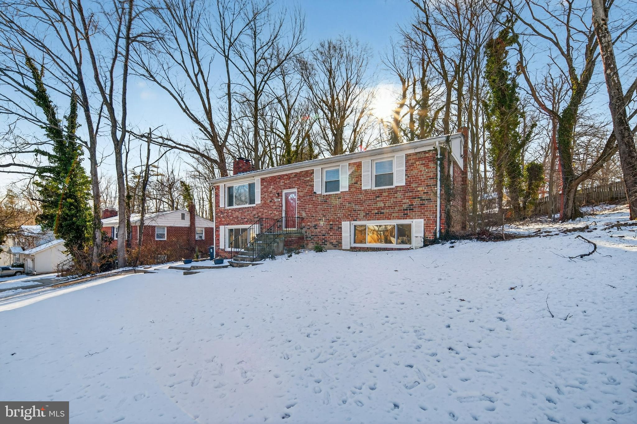 LINDA KNOLLS - Residential