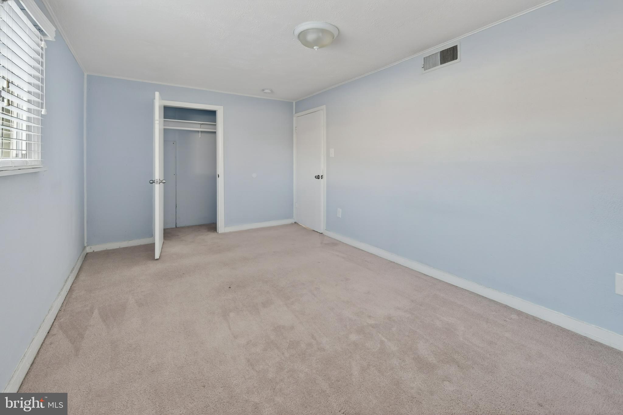 LINDA KNOLLS - Residential