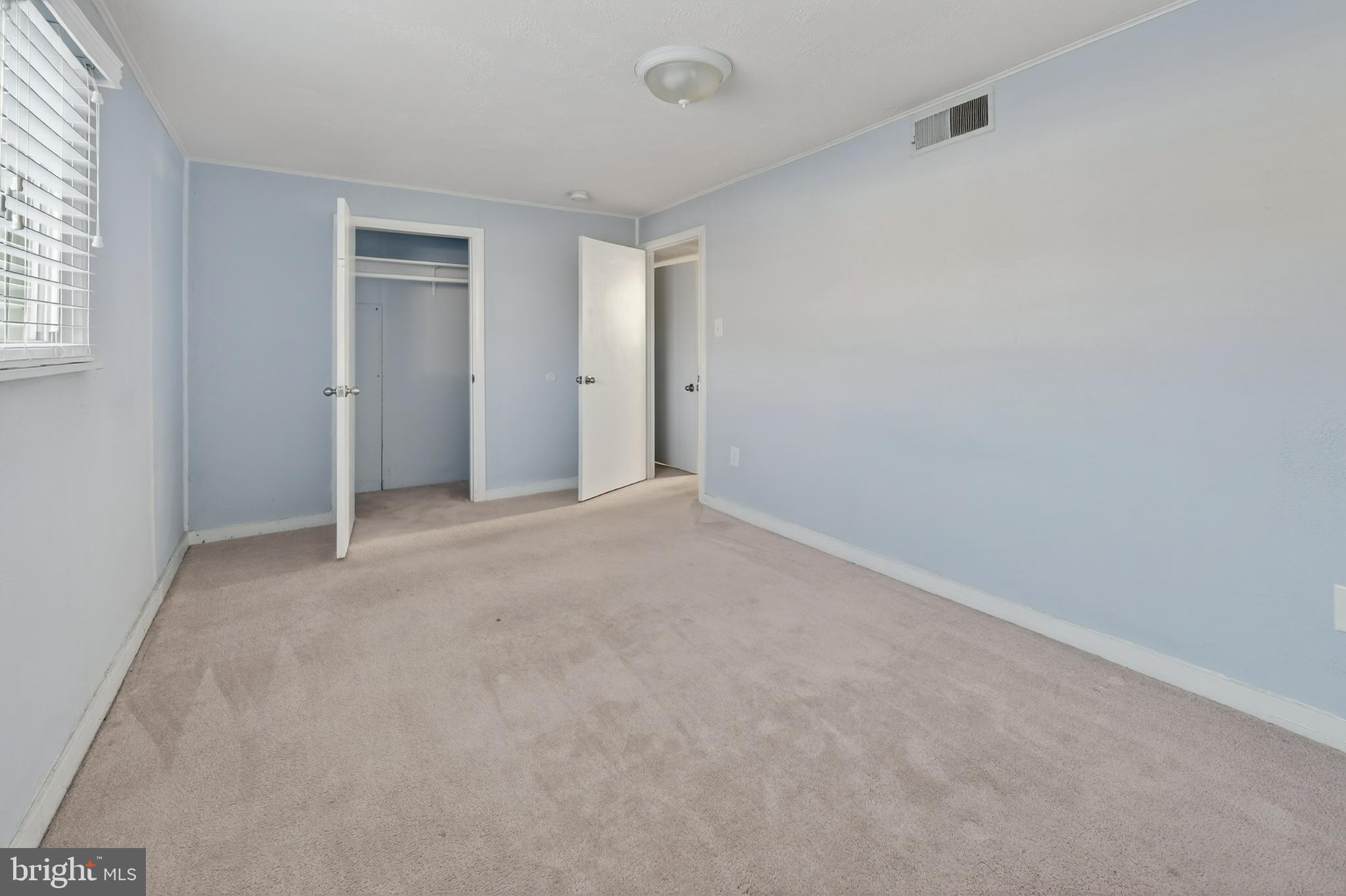 LINDA KNOLLS - Residential