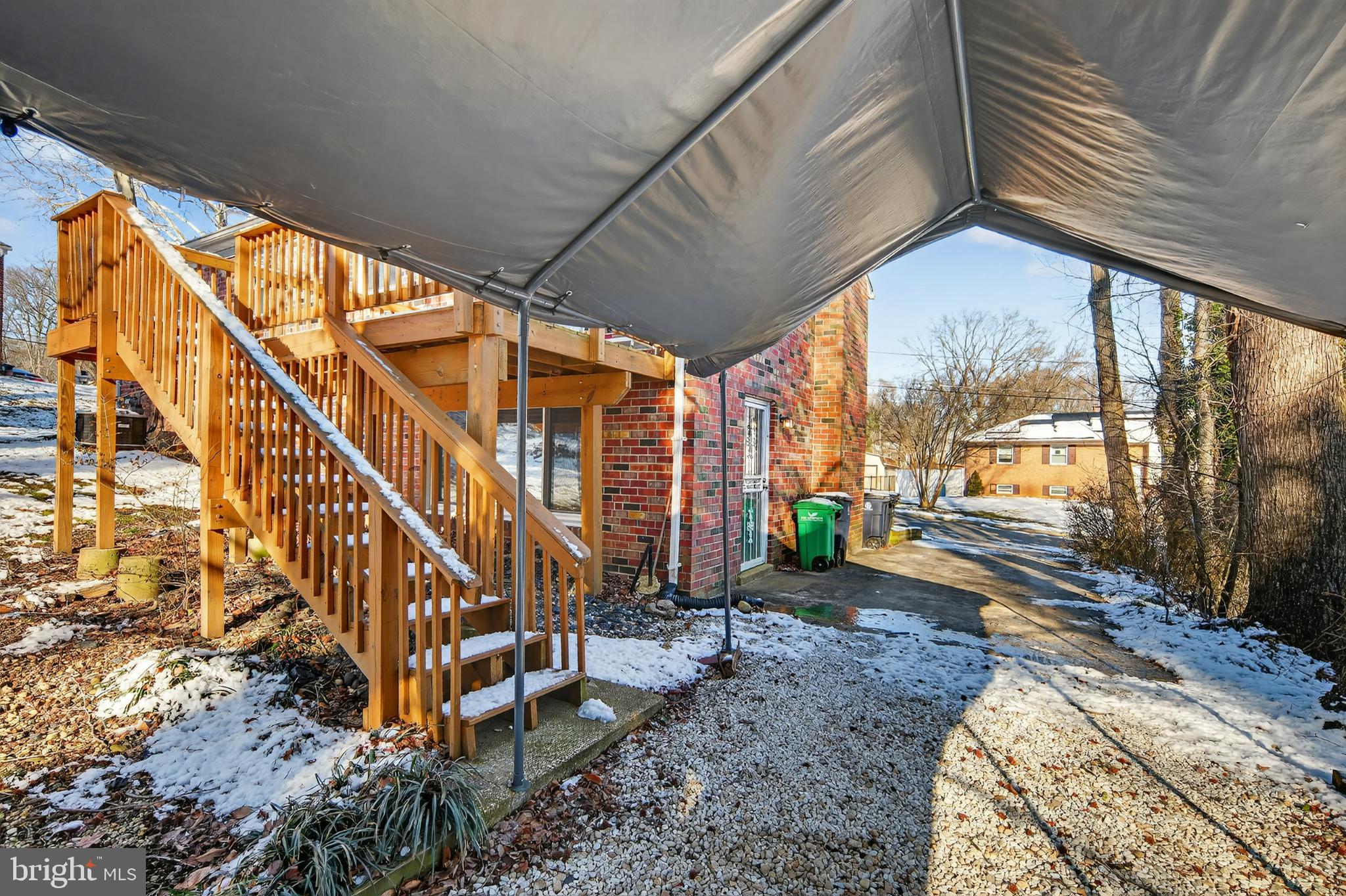 LINDA KNOLLS - Residential