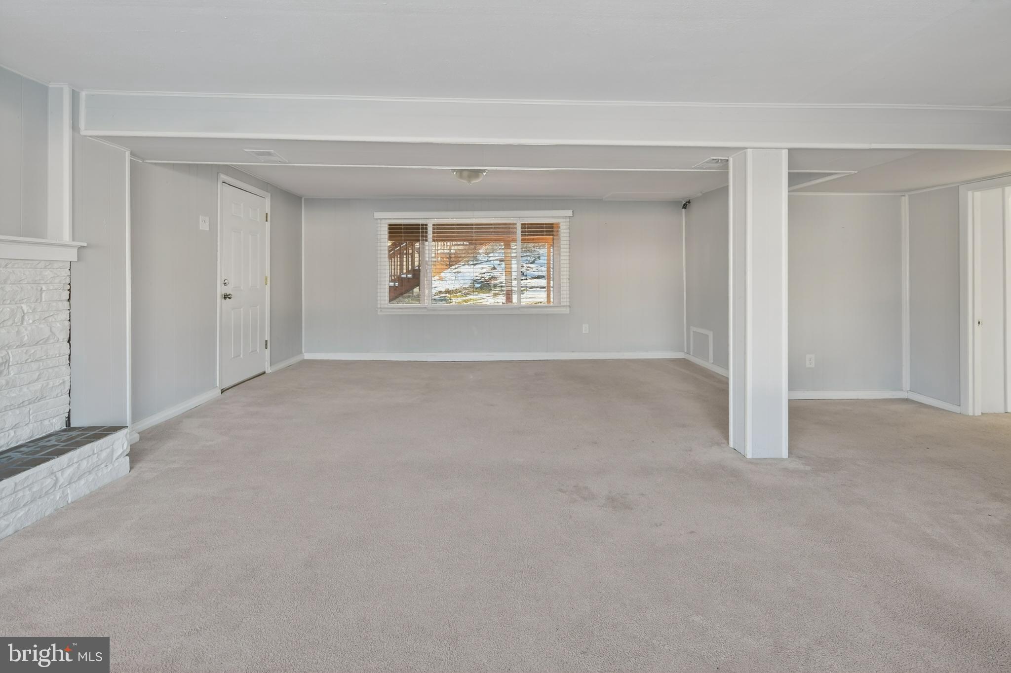 LINDA KNOLLS - Residential