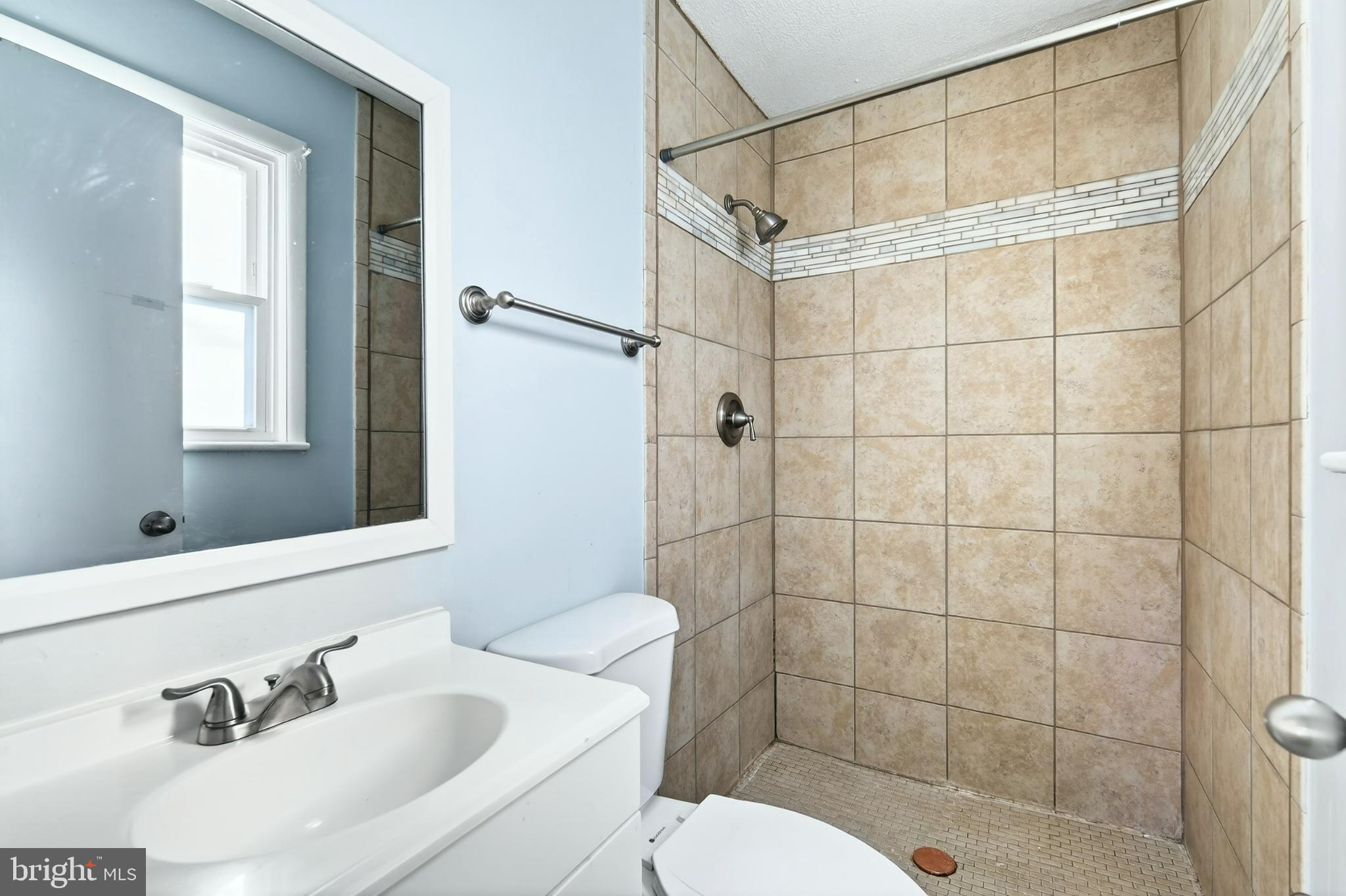 LINDA KNOLLS - Residential