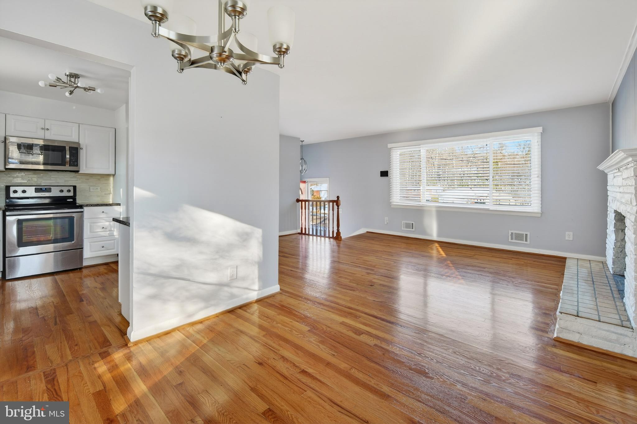 LINDA KNOLLS - Residential