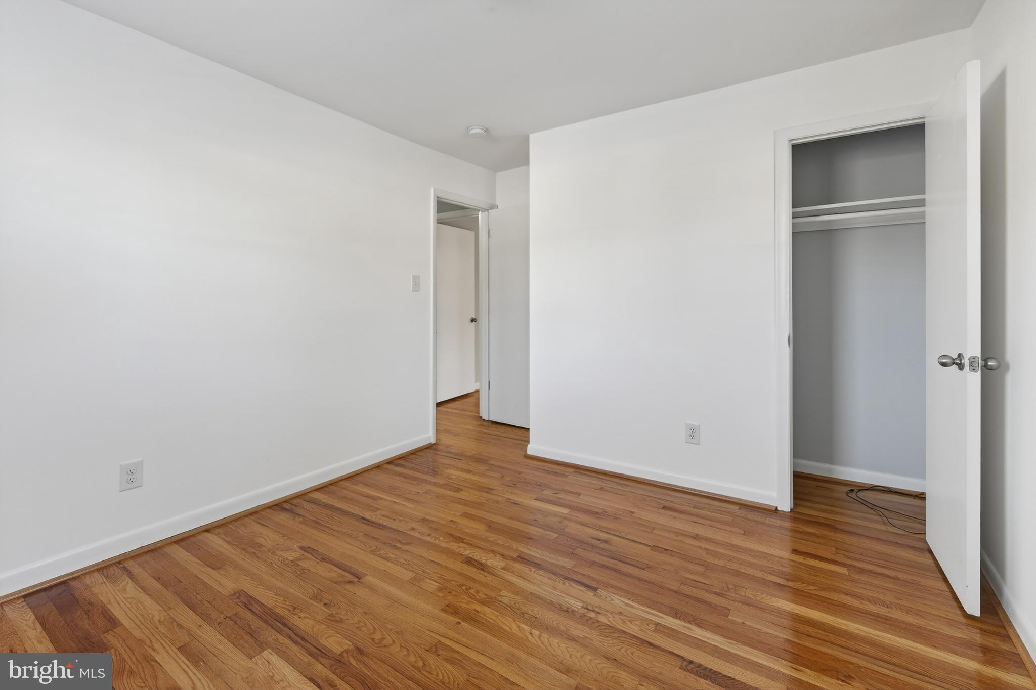 LINDA KNOLLS - Residential