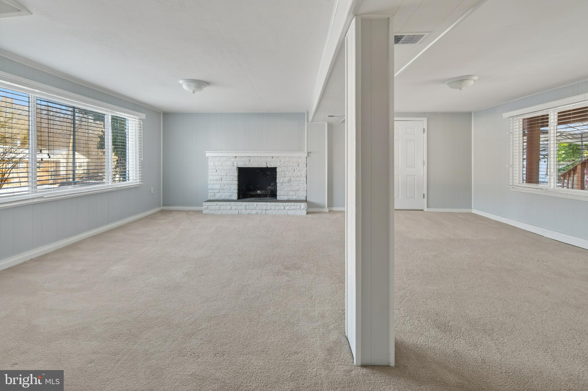 LINDA KNOLLS - Residential