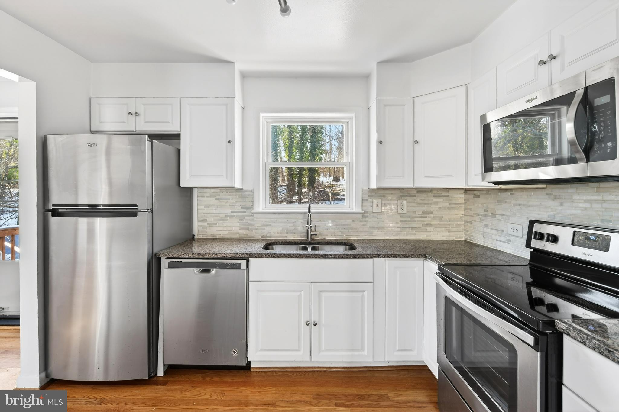 LINDA KNOLLS - Residential