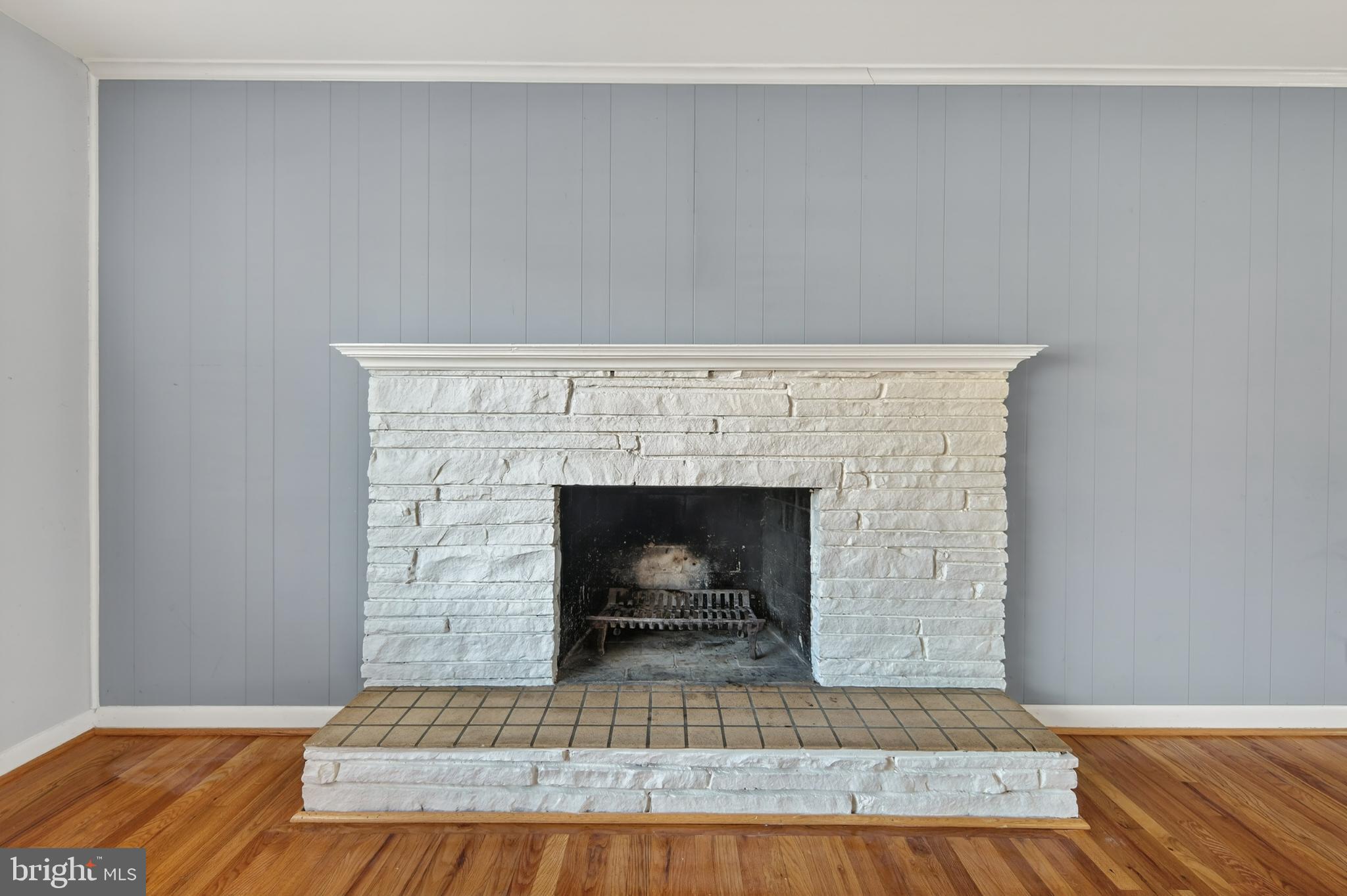 LINDA KNOLLS - Residential