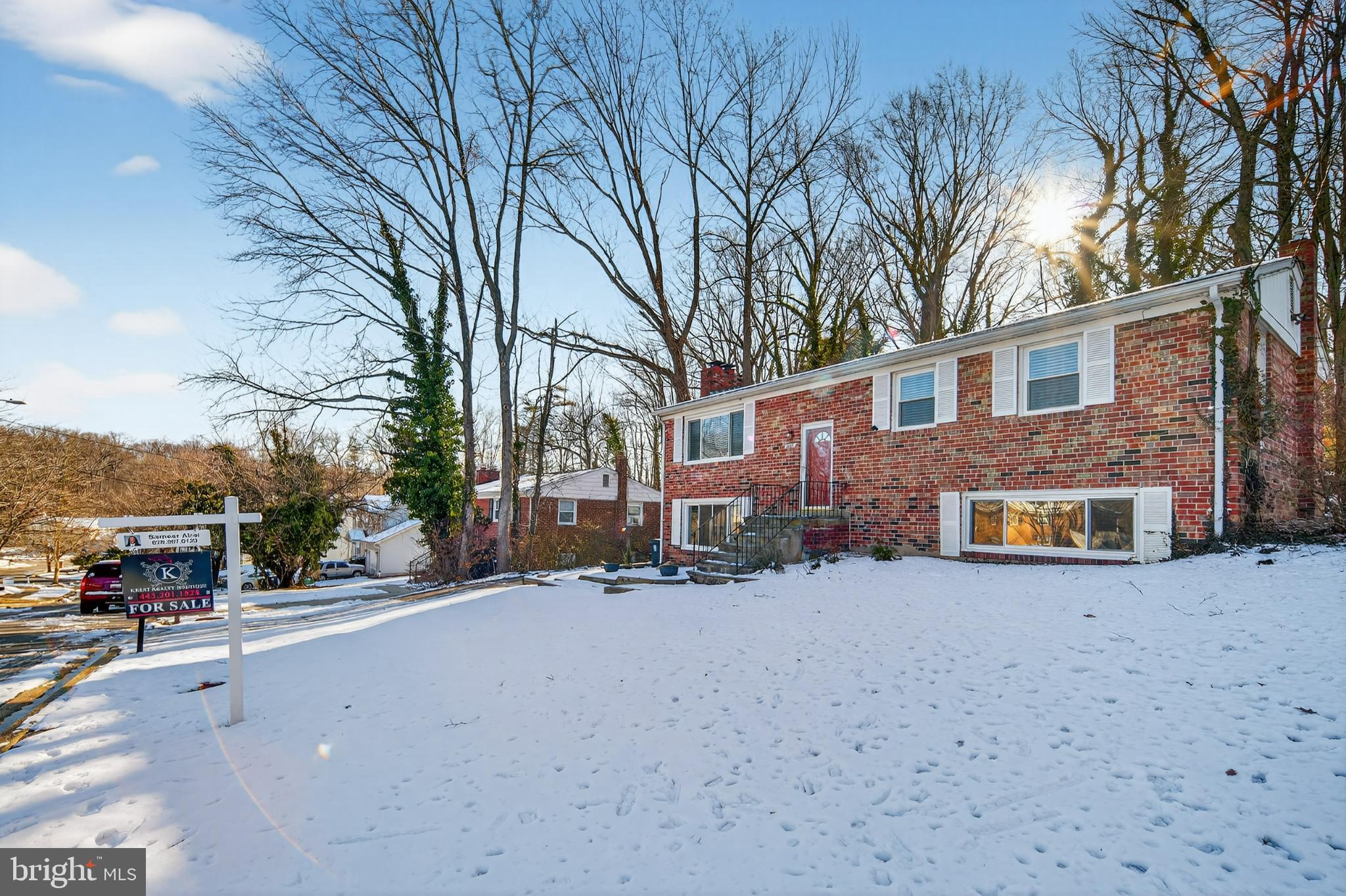 LINDA KNOLLS - Residential