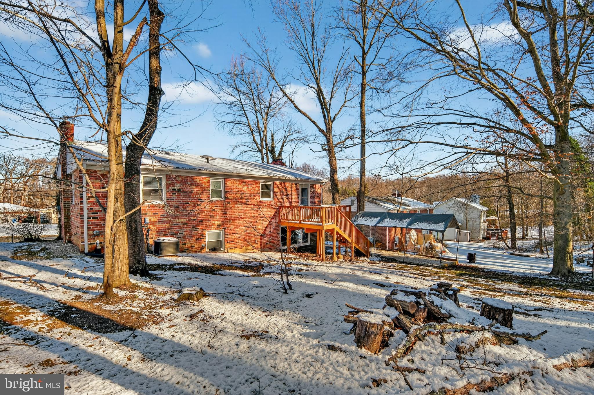 LINDA KNOLLS - Residential