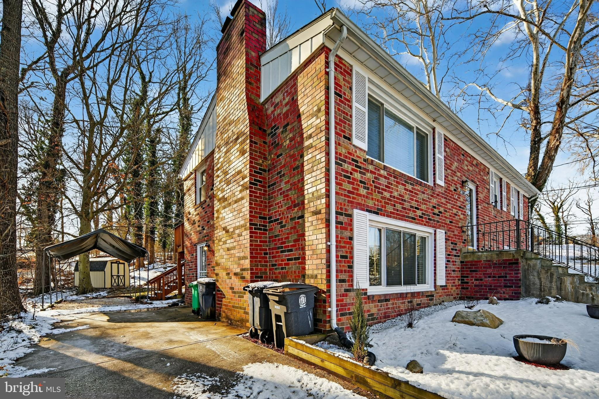 LINDA KNOLLS - Residential