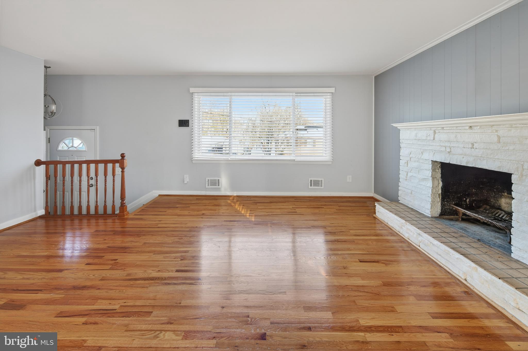 LINDA KNOLLS - Residential