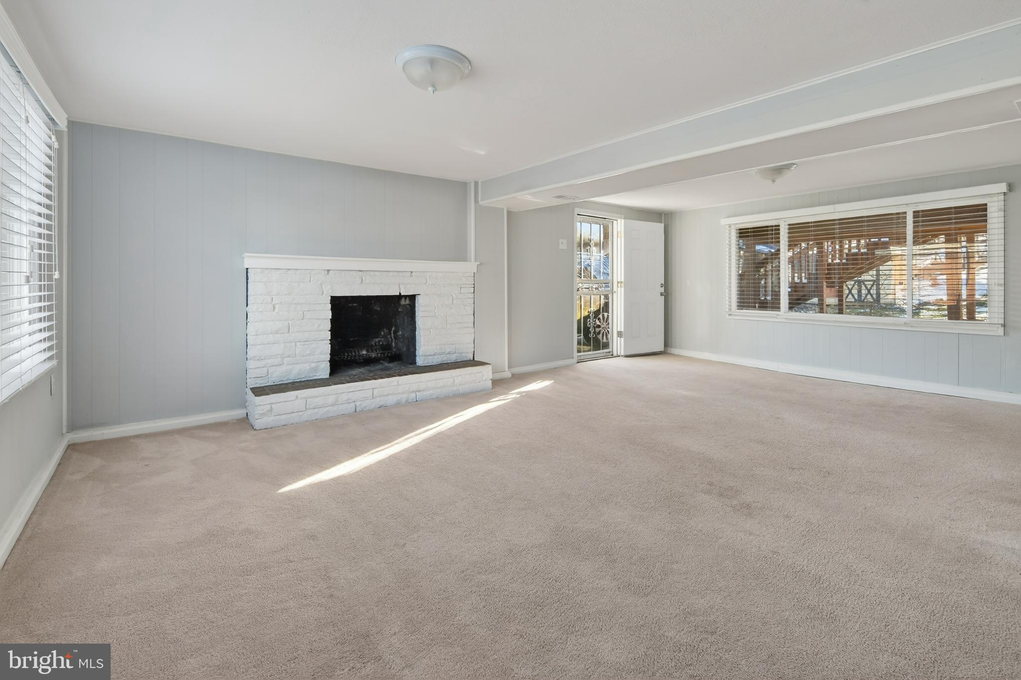 LINDA KNOLLS - Residential