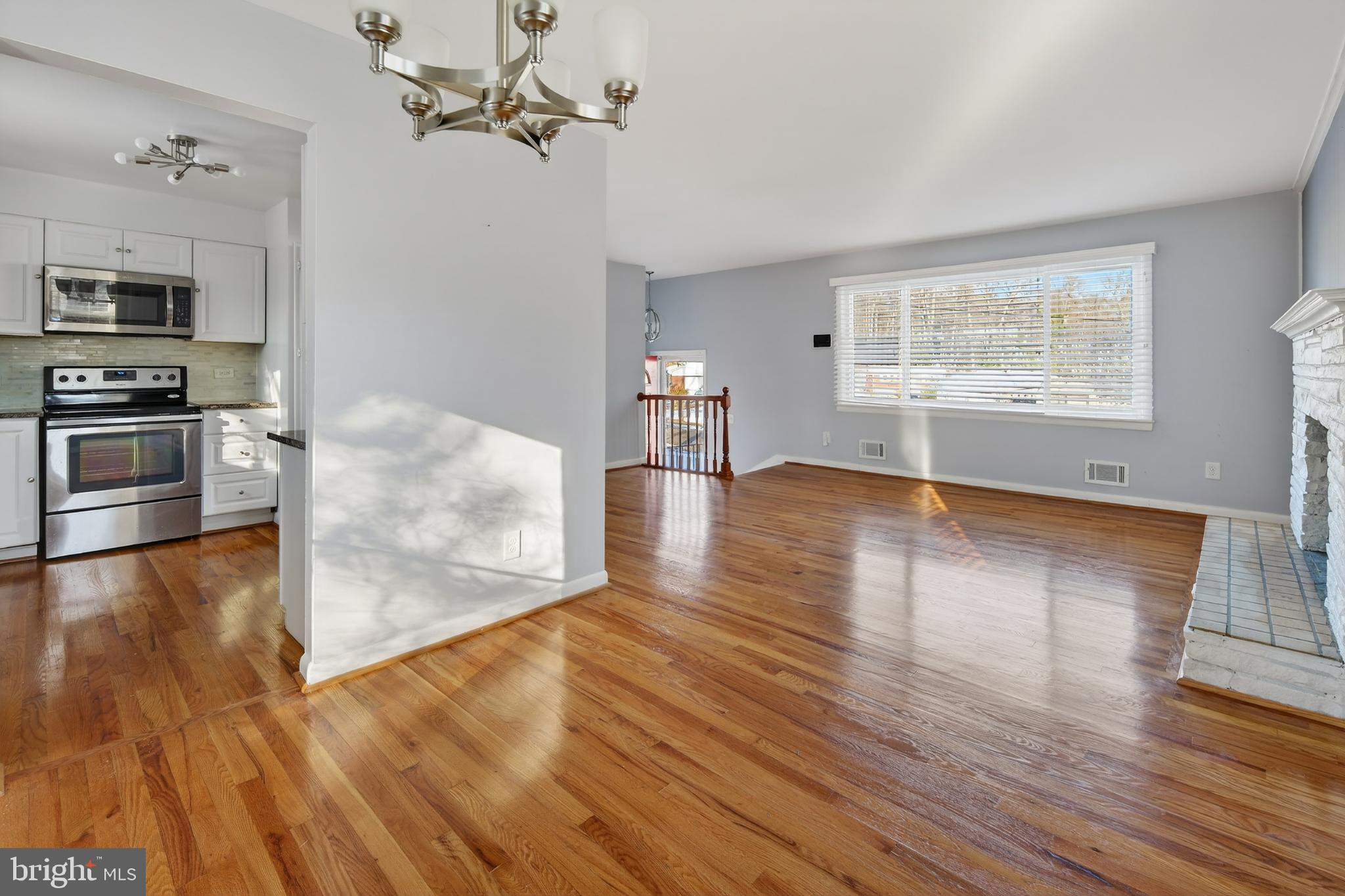 LINDA KNOLLS - Residential