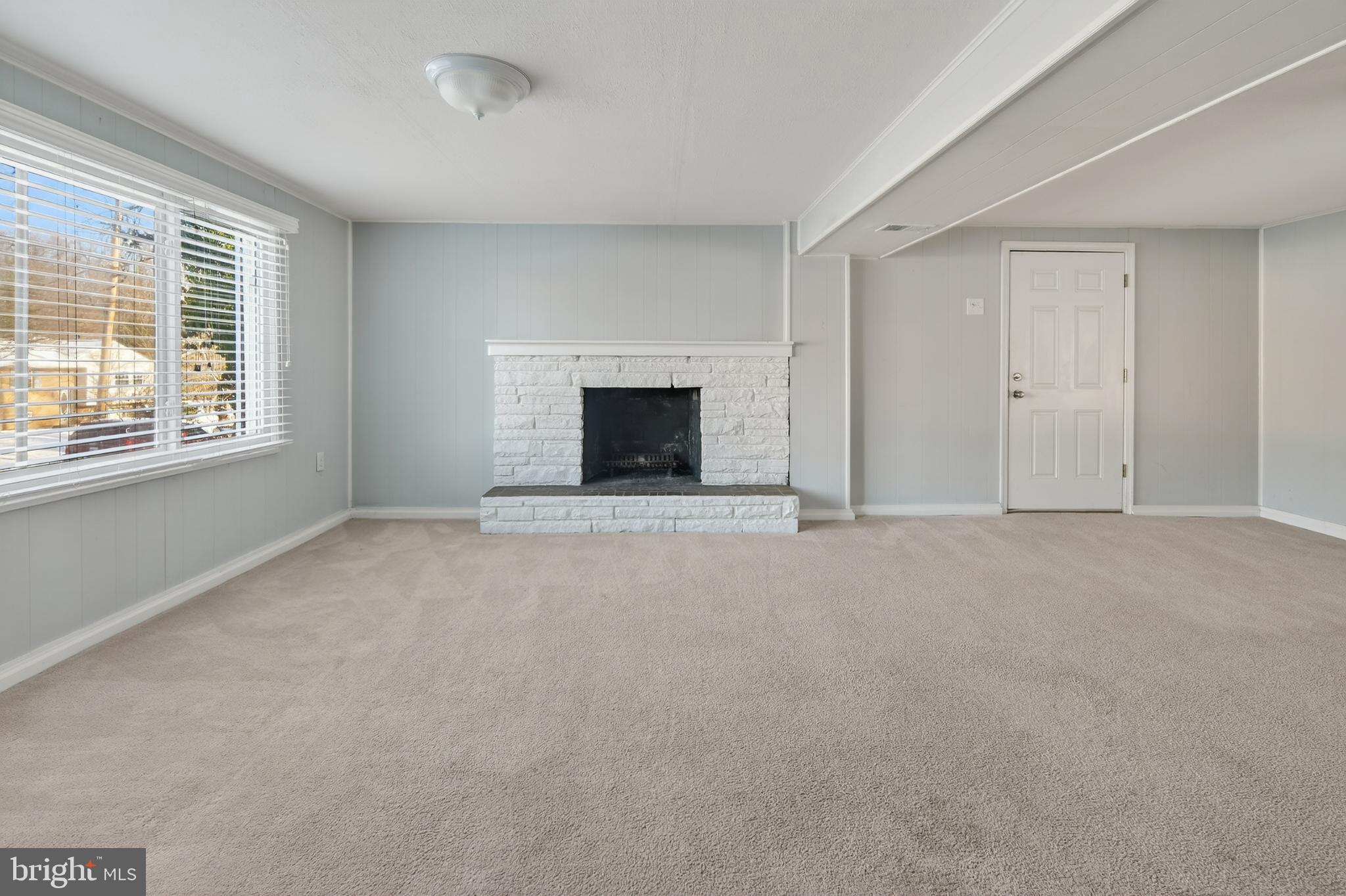 LINDA KNOLLS - Residential