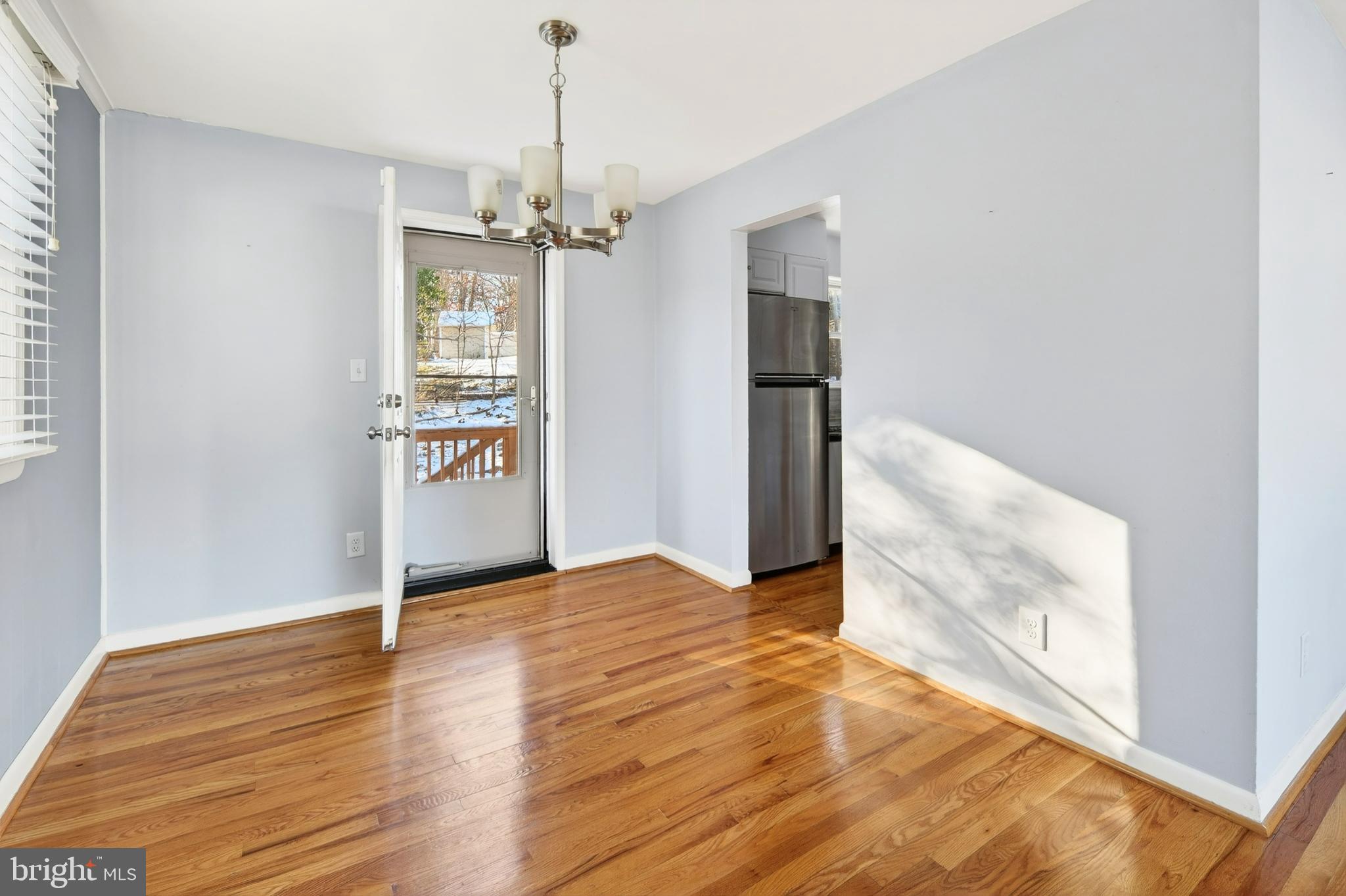 LINDA KNOLLS - Residential