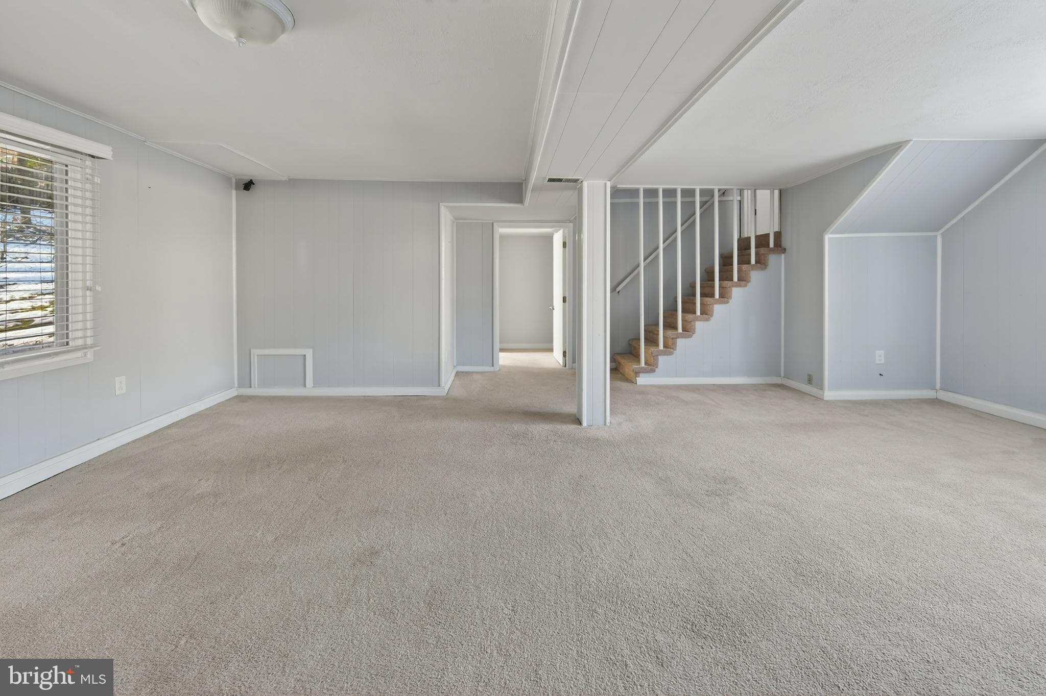 LINDA KNOLLS - Residential