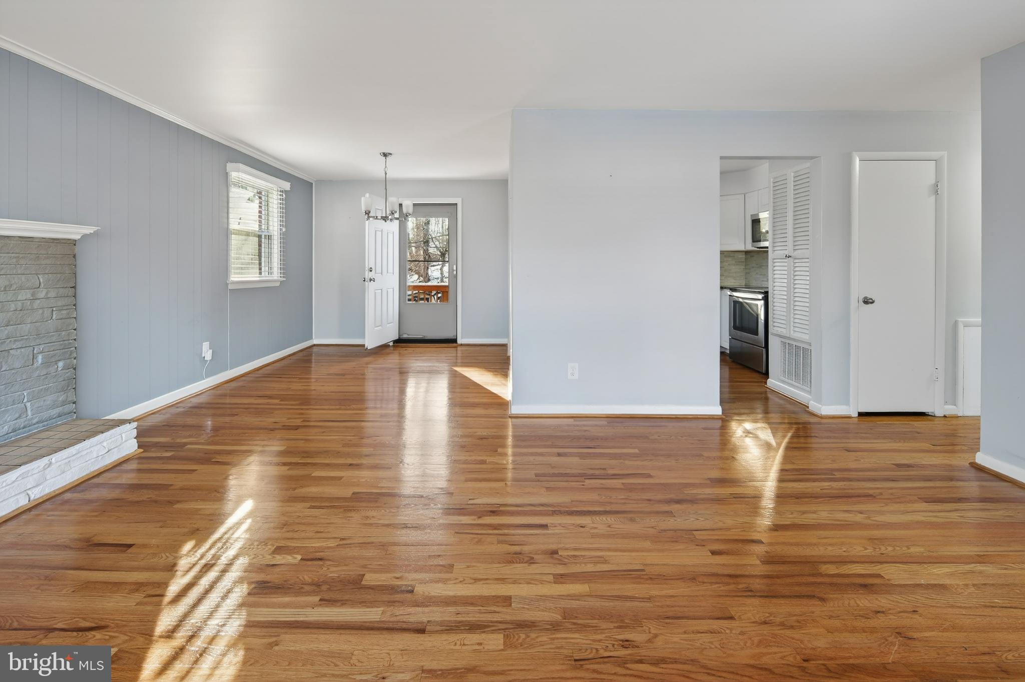 LINDA KNOLLS - Residential