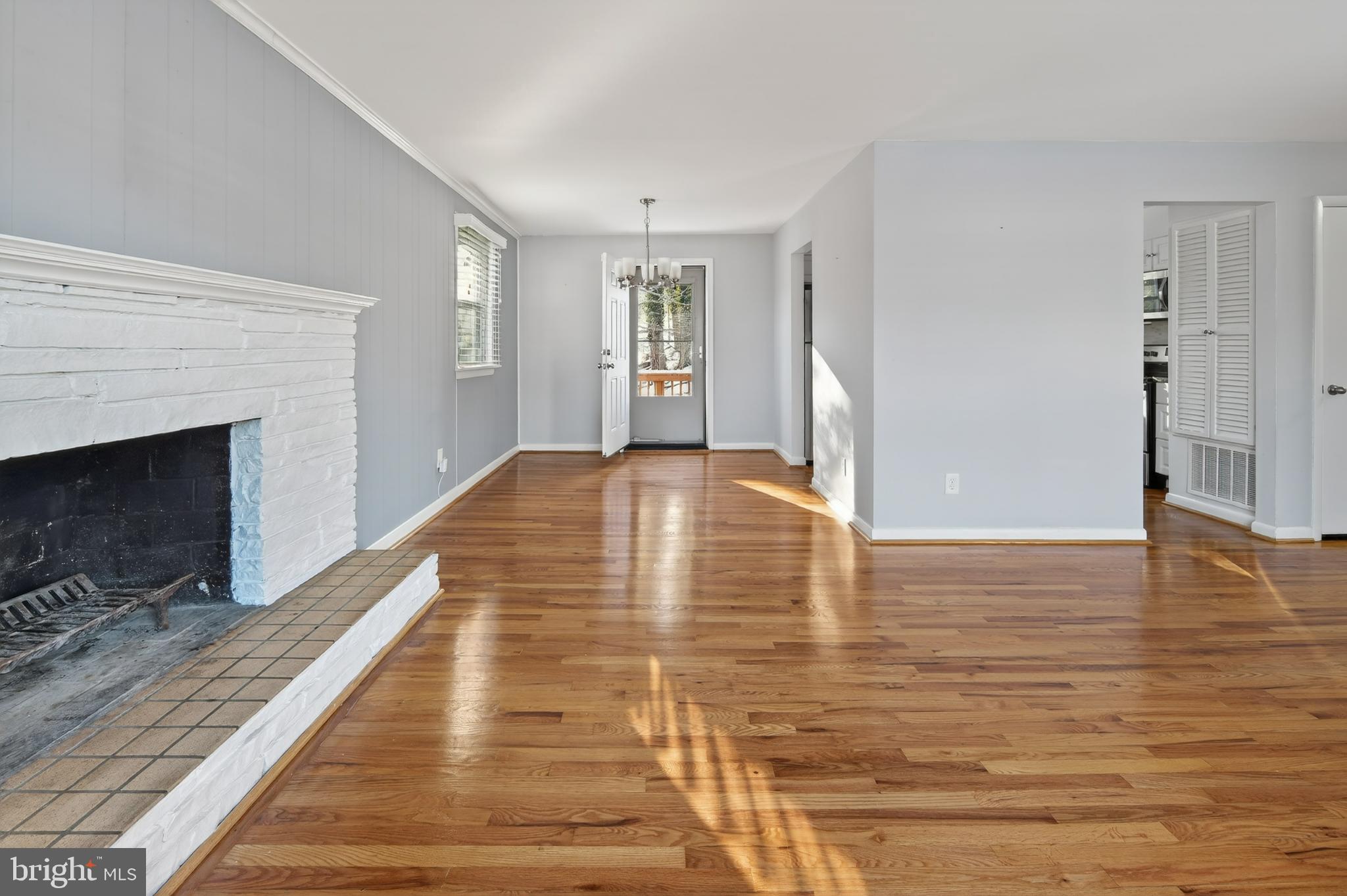 LINDA KNOLLS - Residential