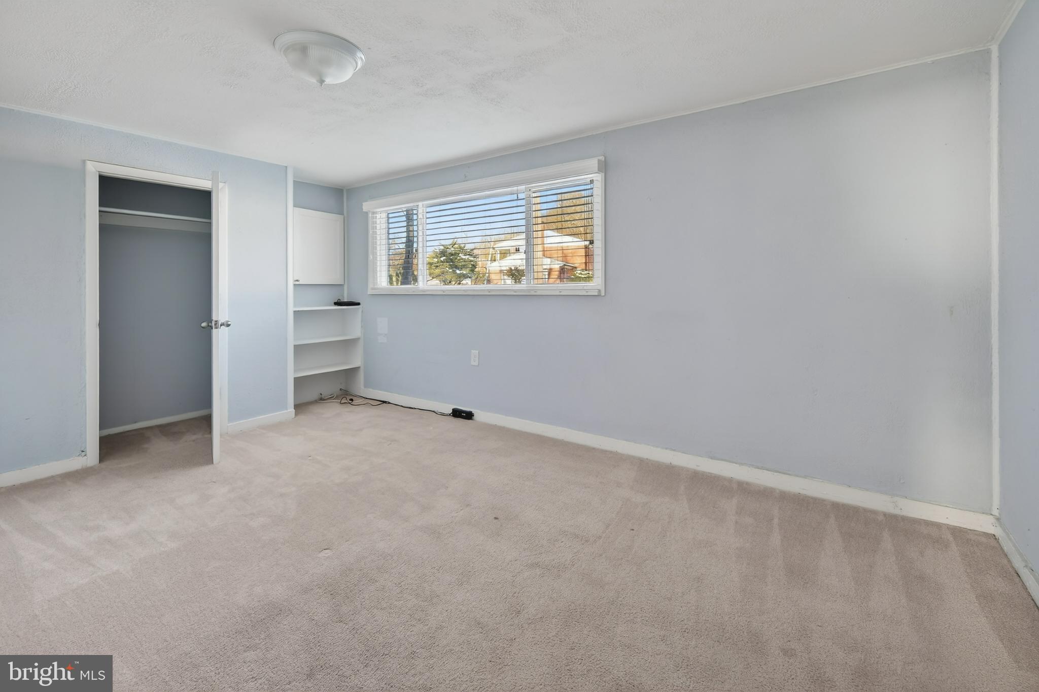 LINDA KNOLLS - Residential