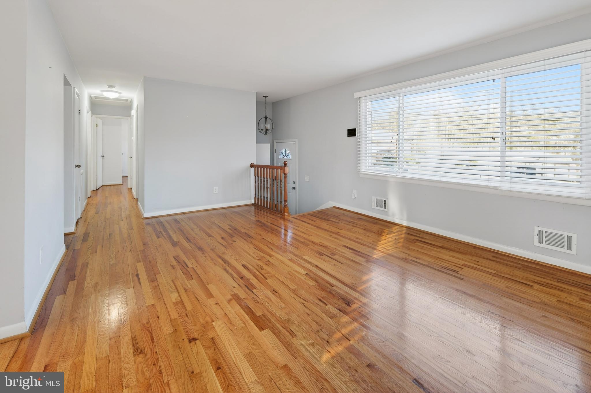 LINDA KNOLLS - Residential