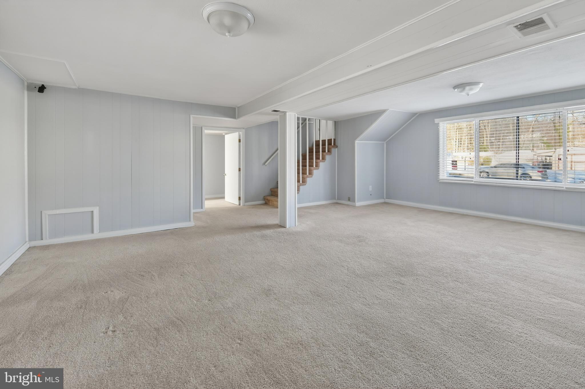 LINDA KNOLLS - Residential