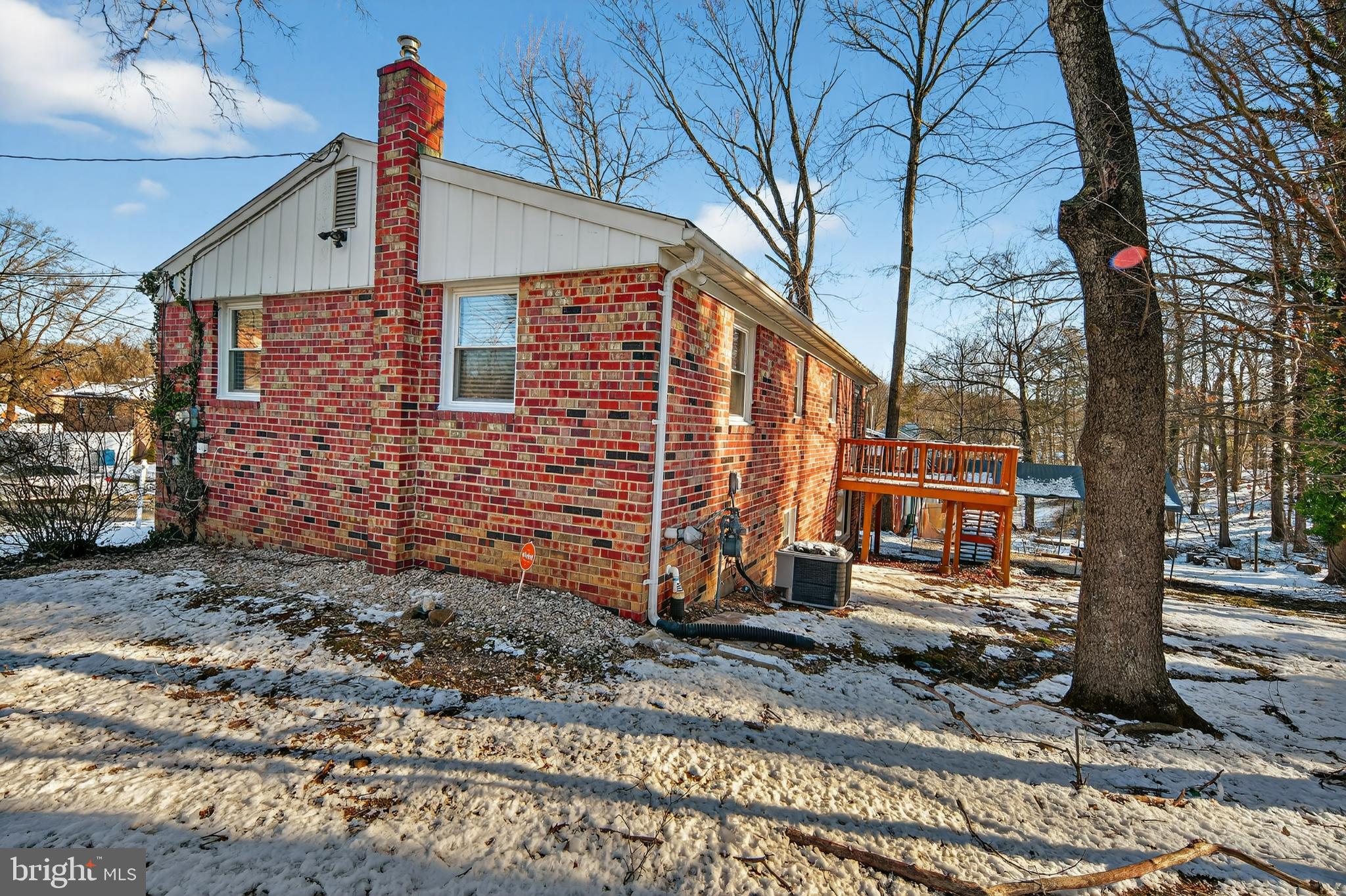 LINDA KNOLLS - Residential