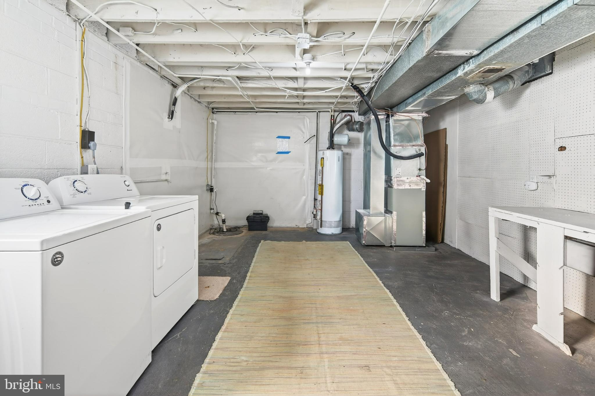 LINDA KNOLLS - Residential