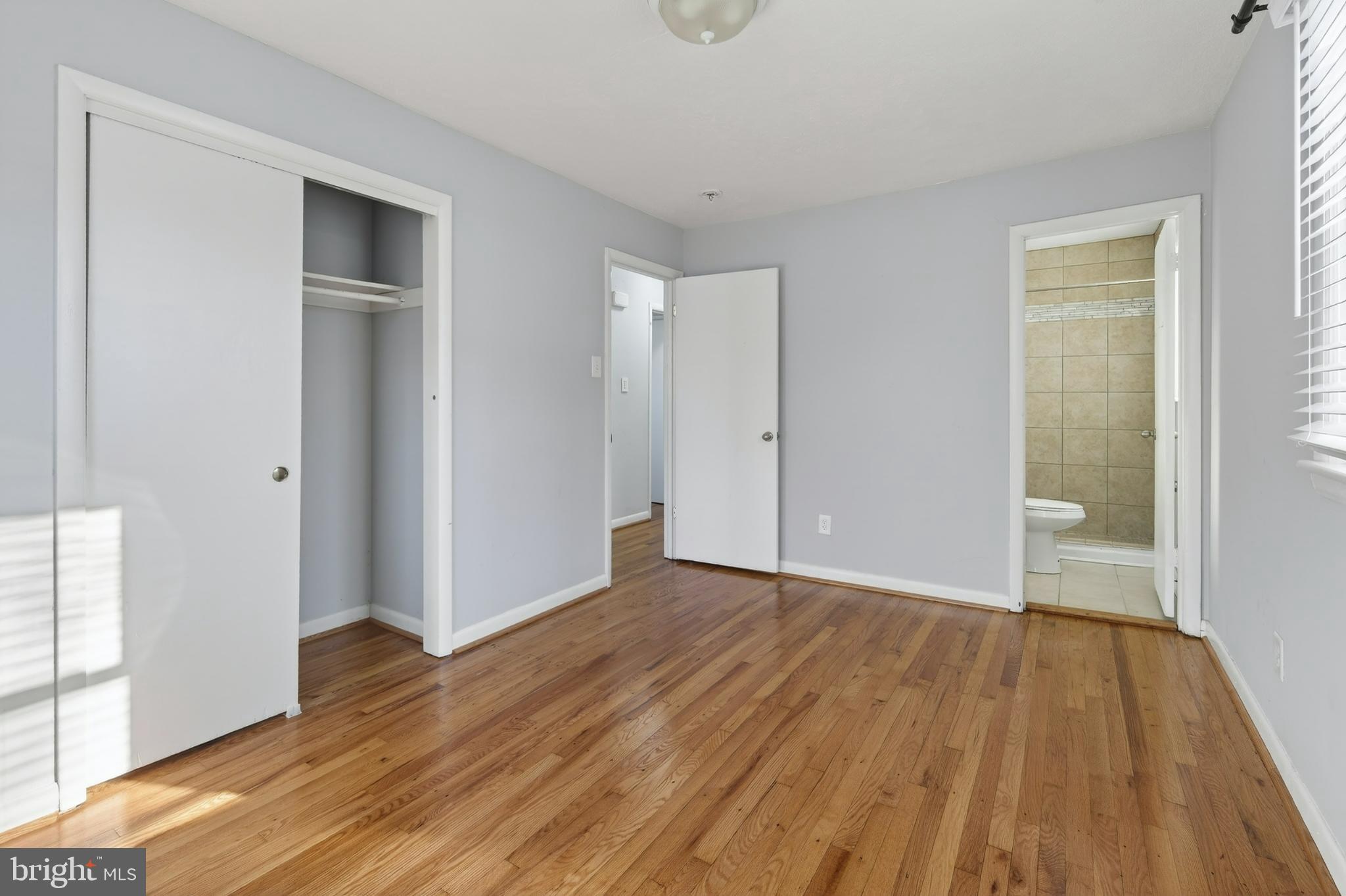 LINDA KNOLLS - Residential