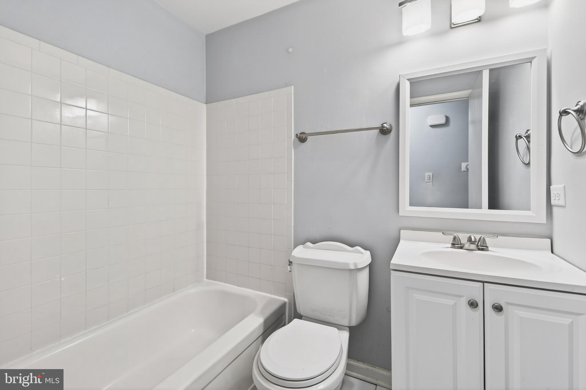 LINDA KNOLLS - Residential