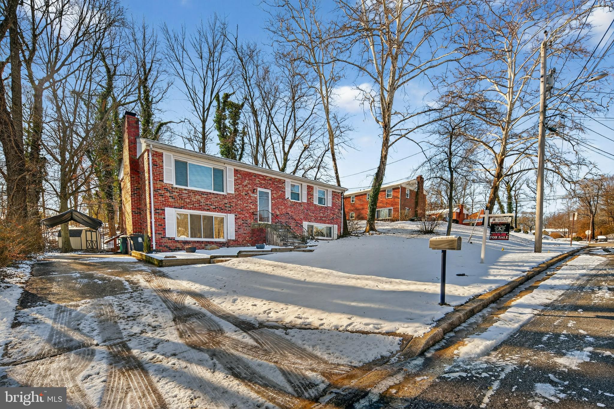 LINDA KNOLLS - Residential