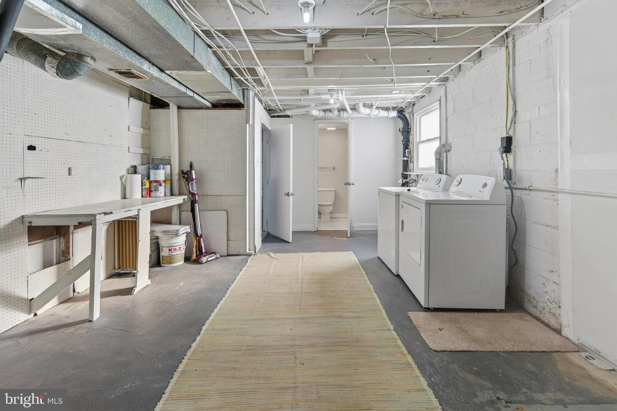 LINDA KNOLLS - Residential