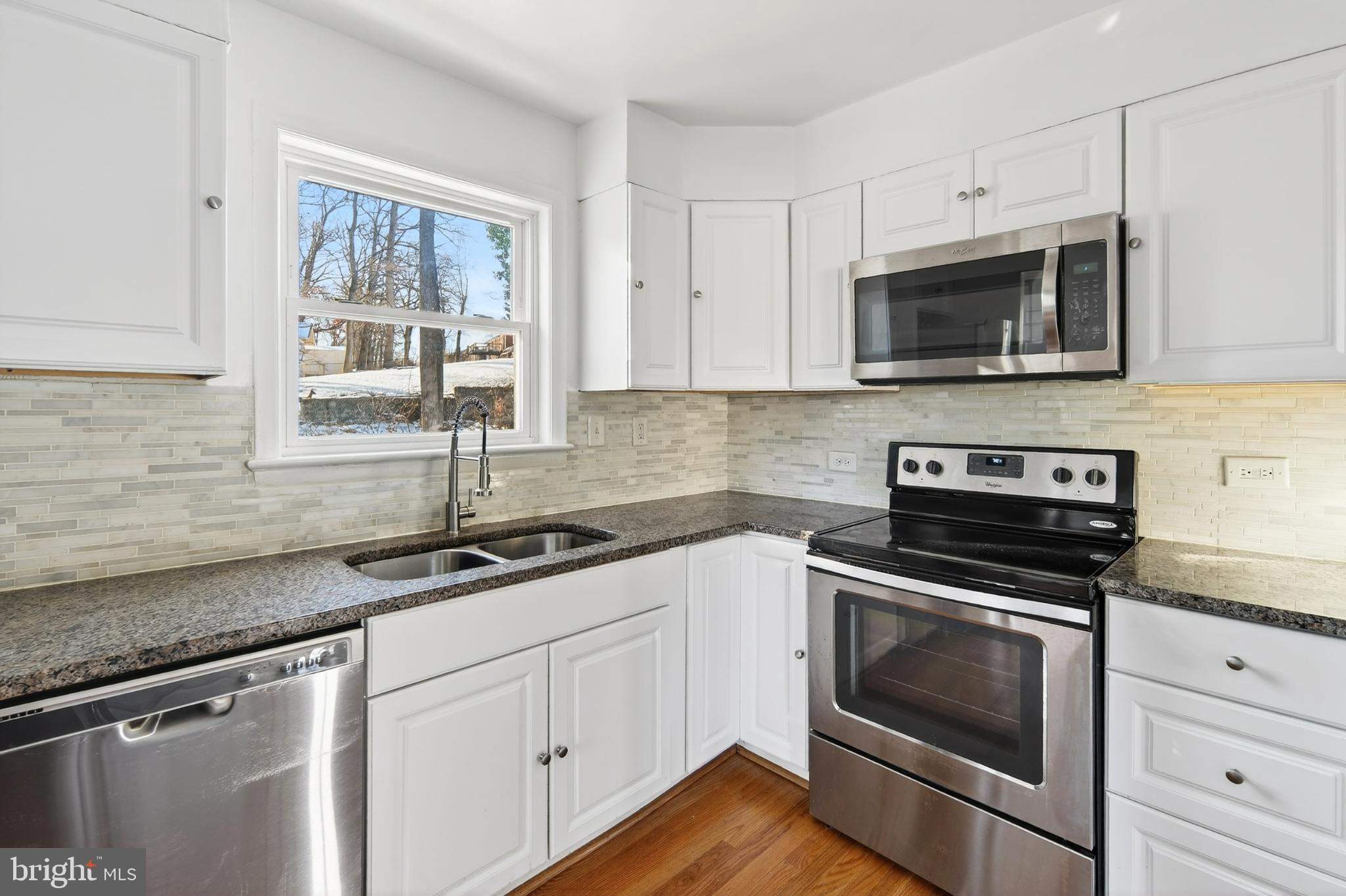 LINDA KNOLLS - Residential