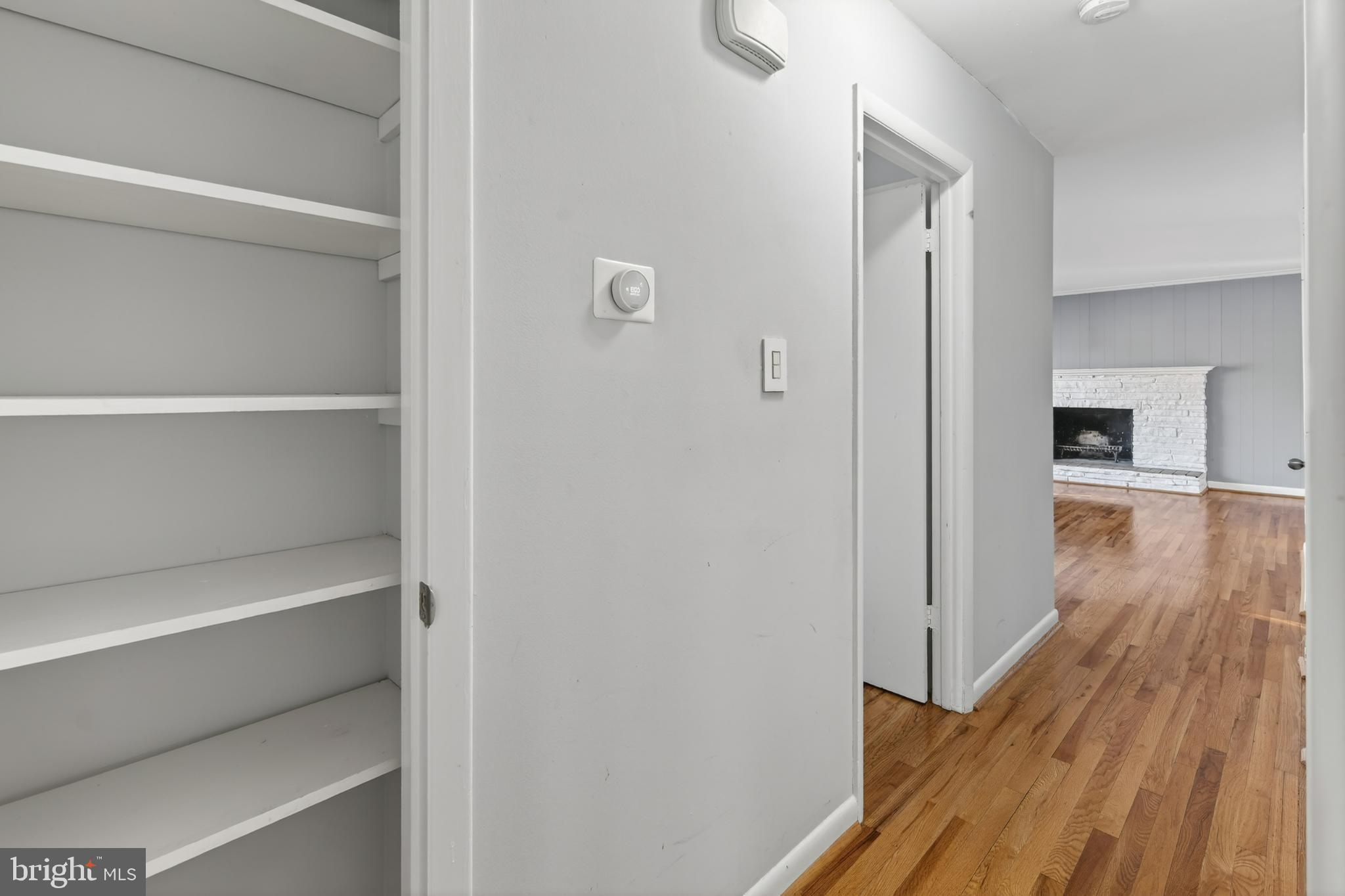 LINDA KNOLLS - Residential