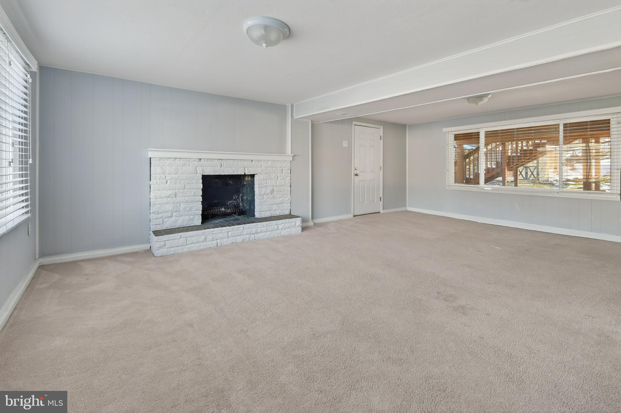 LINDA KNOLLS - Residential