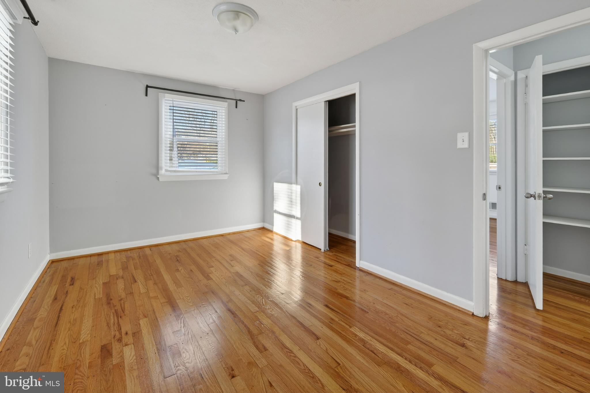 LINDA KNOLLS - Residential