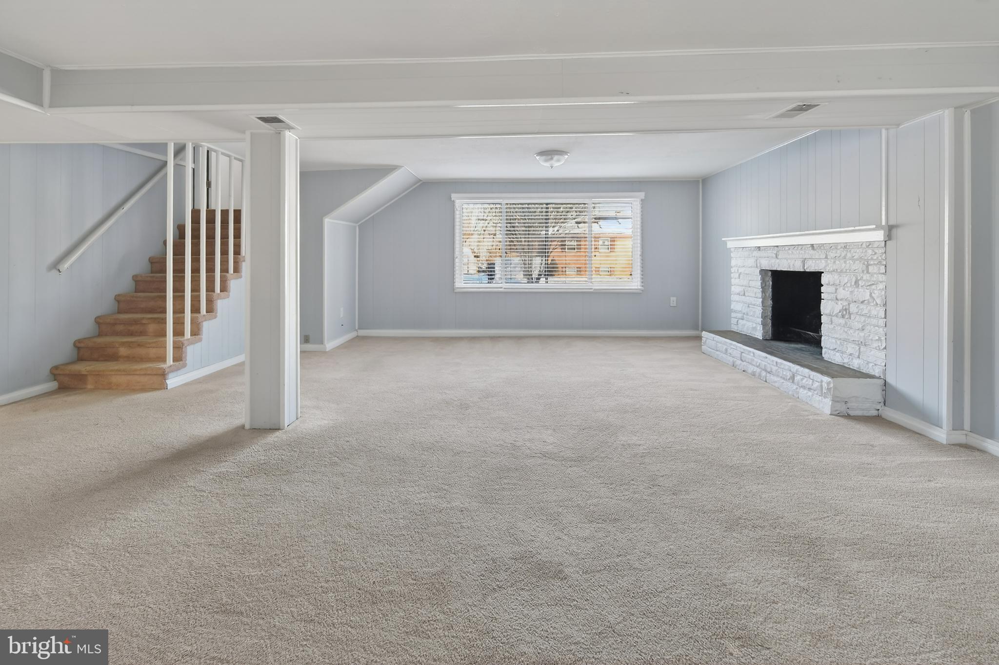 LINDA KNOLLS - Residential