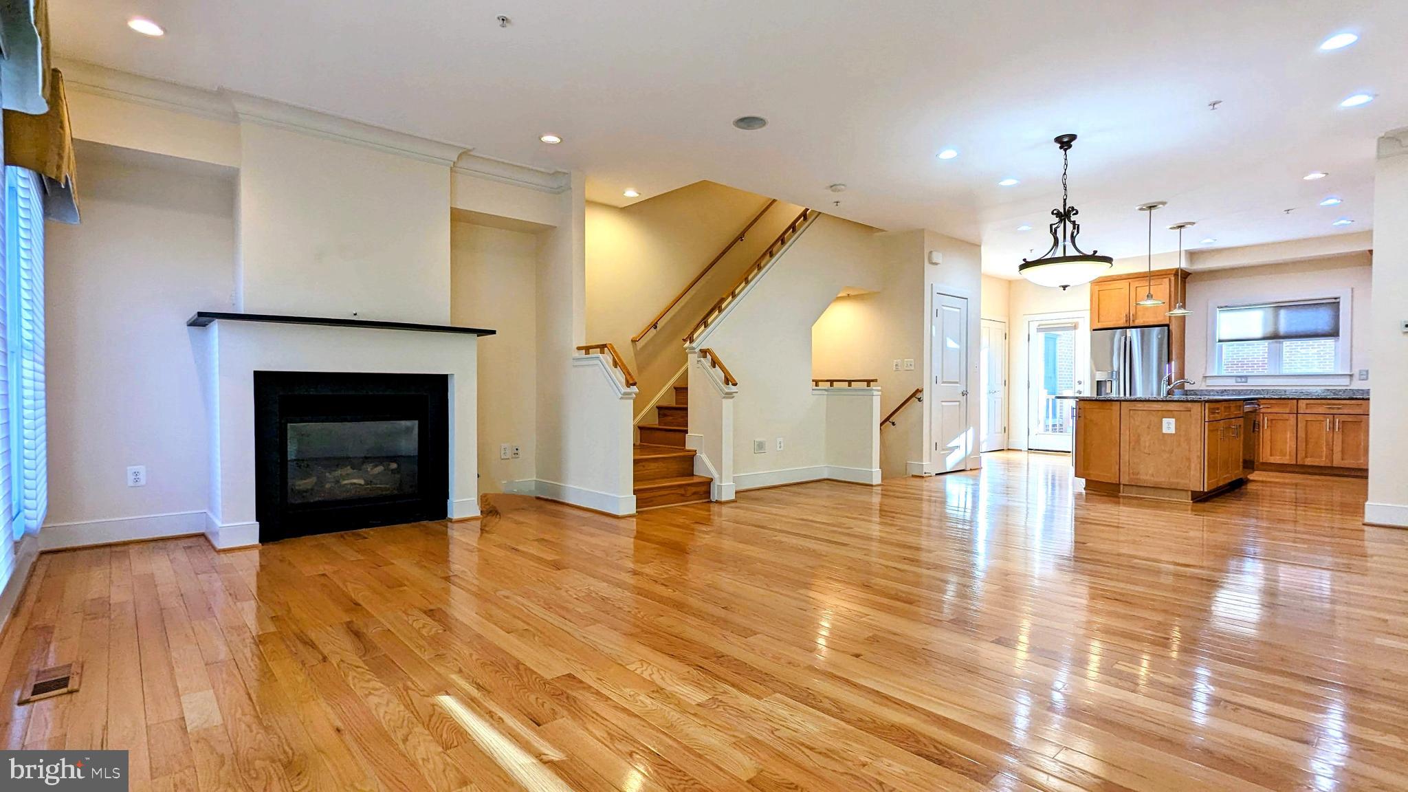 CENTERPOINTE - Residential