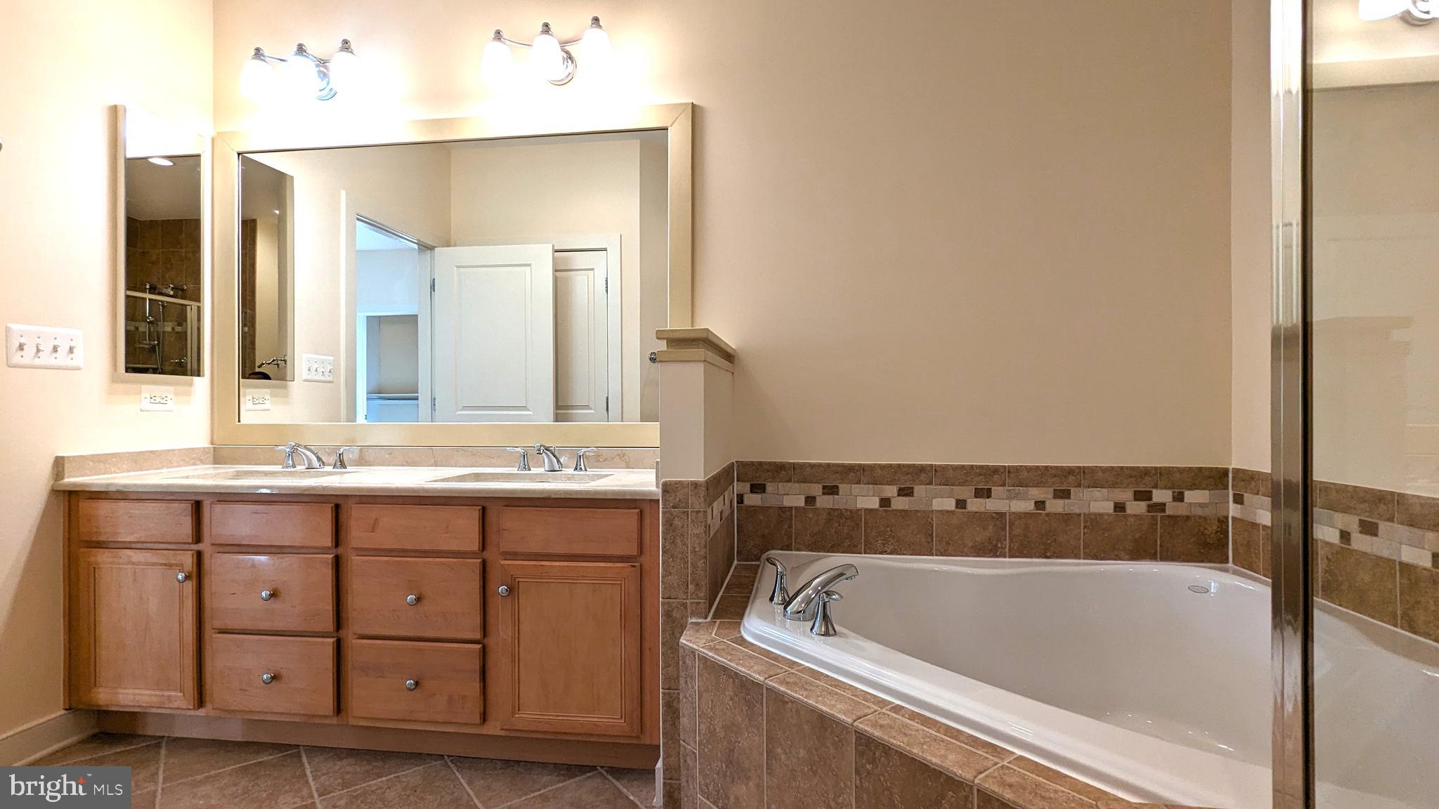 CENTERPOINTE - Residential